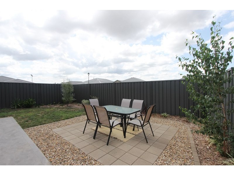 9a Mewburn Drive, Goulburn NSW 2580