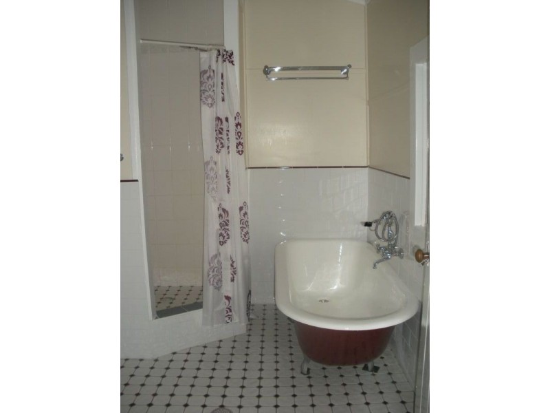 9 Hillview Road, Goulburn NSW 2580