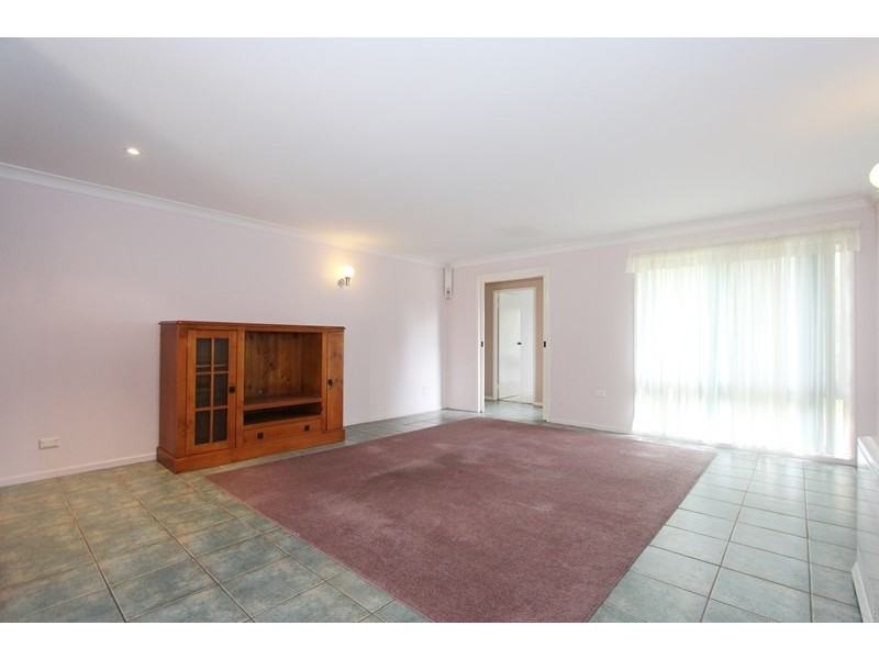 8 Major Drive, Goulburn NSW 2580