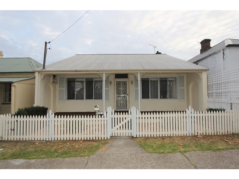 8 Bradley Street, Goulburn NSW 2580