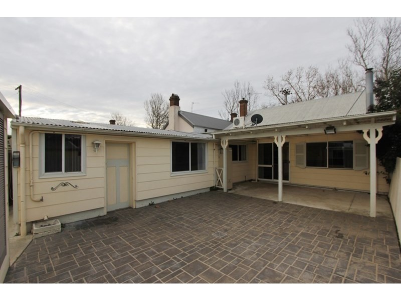 8 Bradley Street, Goulburn NSW 2580