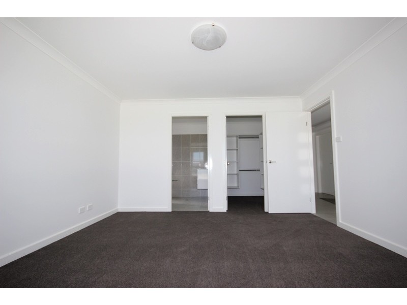 36 Barry Crescent, Goulburn NSW 2580
