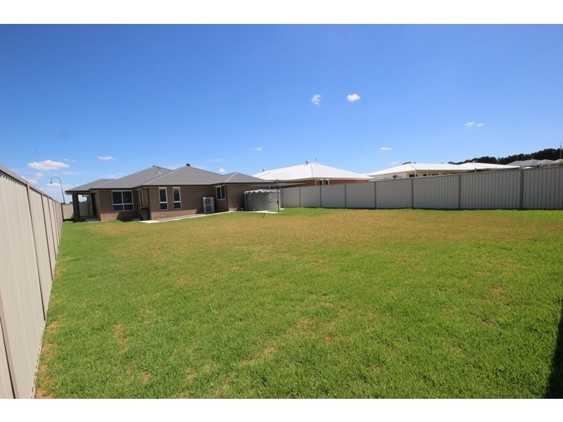36 Barry Crescent, Goulburn NSW 2580