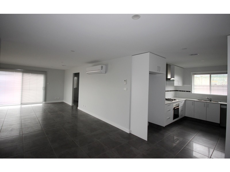 2/4 Redman Circuit, Goulburn NSW 2580