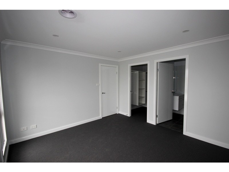 2/4 Redman Circuit, Goulburn NSW 2580
