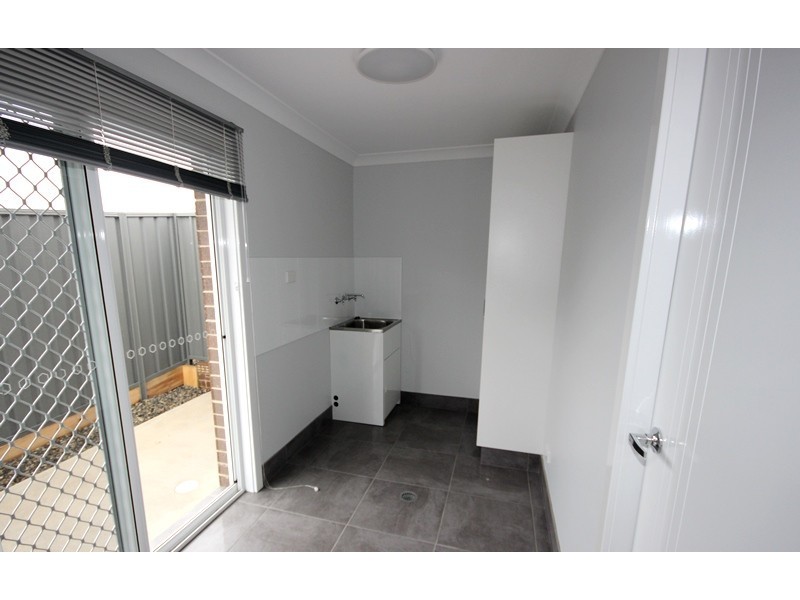 2/4 Redman Circuit, Goulburn NSW 2580