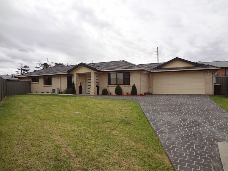 16 Wright Place, Goulburn NSW 2580