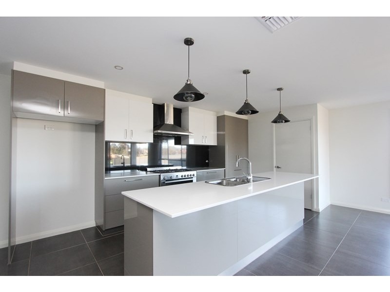 76 Mewburn Drive, Goulburn NSW 2580