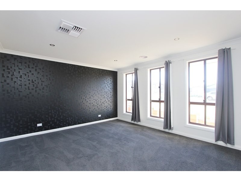 76 Mewburn Drive, Goulburn NSW 2580