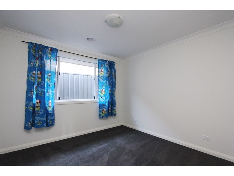 76 Mewburn Drive, Goulburn NSW 2580