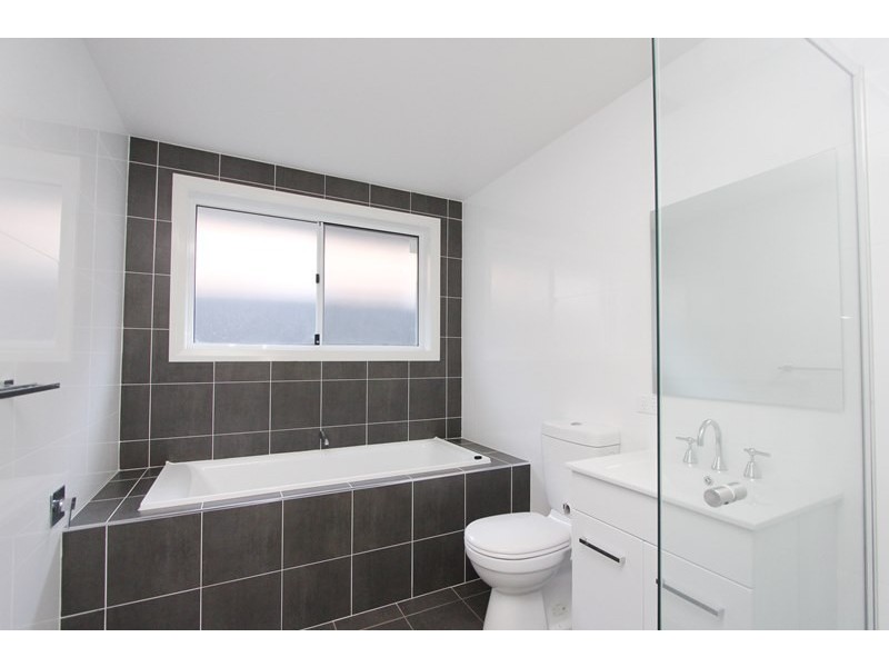 76 Mewburn Drive, Goulburn NSW 2580