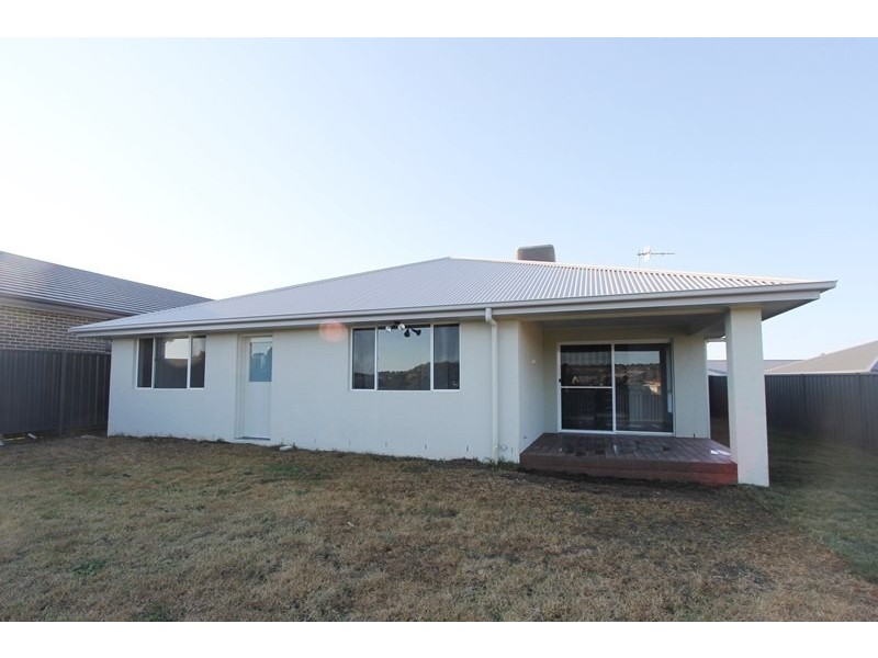 76 Mewburn Drive, Goulburn NSW 2580