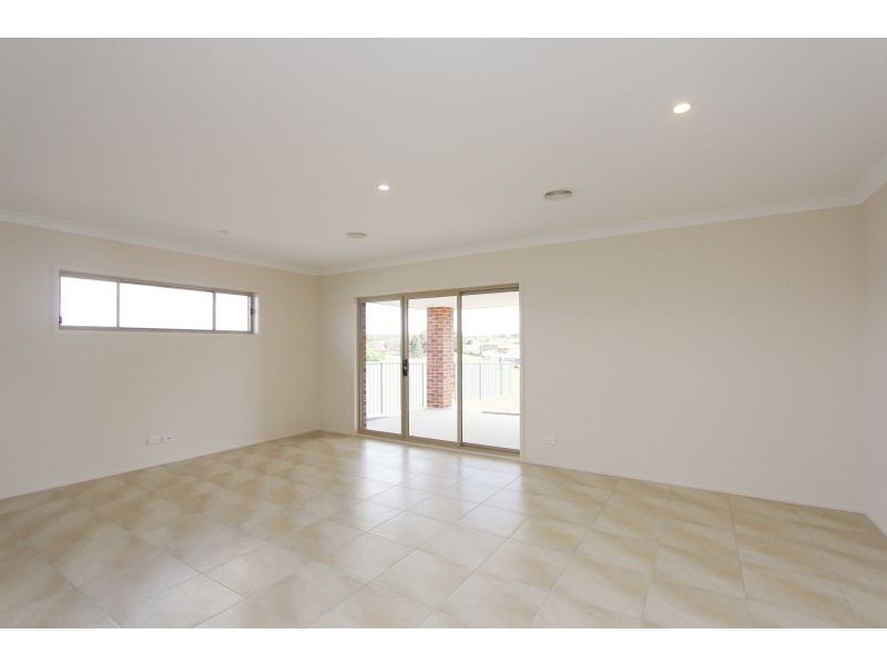 70 Mewburn Drive, Goulburn NSW 2580