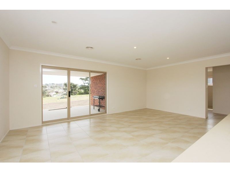 70 Mewburn Drive, Goulburn NSW 2580