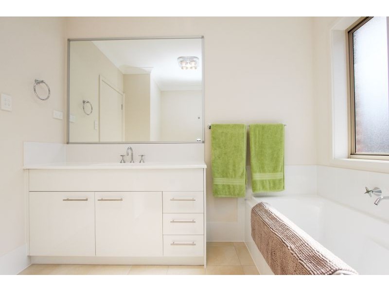 70 Mewburn Drive, Goulburn NSW 2580