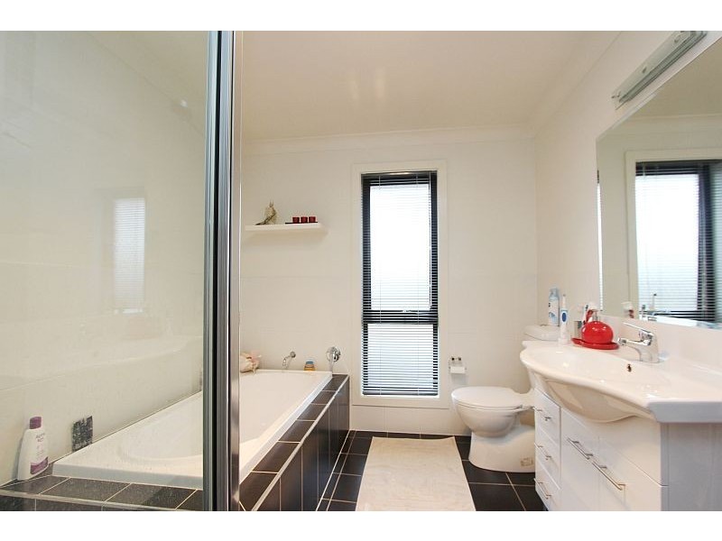 2 Hazelwood Place, Goulburn NSW 2580