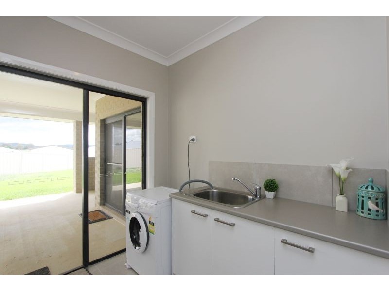 6 Fraser Close, Goulburn NSW 2580