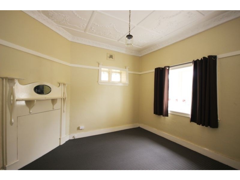 129 Clinton Street, Goulburn NSW 2580