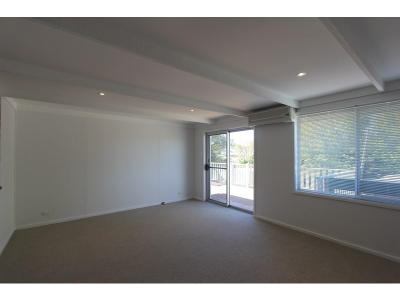 15 Yarrowlow Street, Goulburn NSW 2580