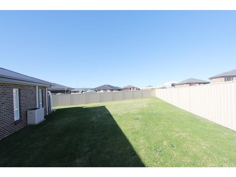9 Fraser Close, Goulburn NSW 2580