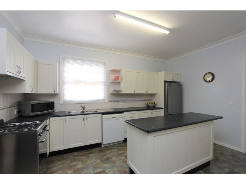 13 Elizabeth Street, Goulburn NSW 2580