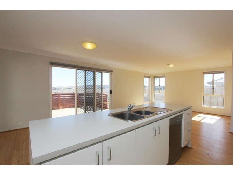 8 Stombuco Place, Goulburn NSW 2580