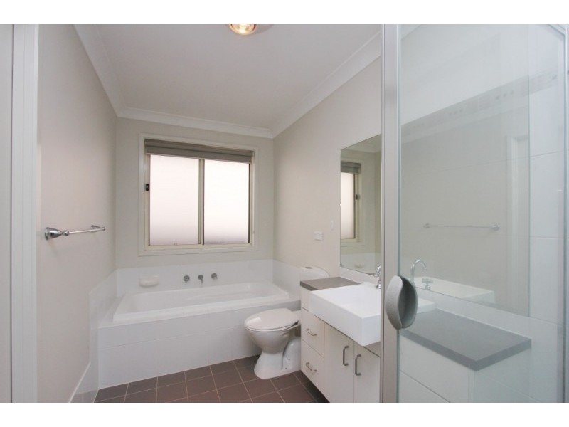 8 Stombuco Place, Goulburn NSW 2580