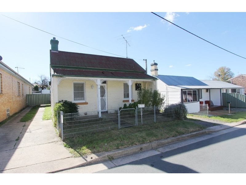 5 Little Addison Street, Goulburn NSW 2580