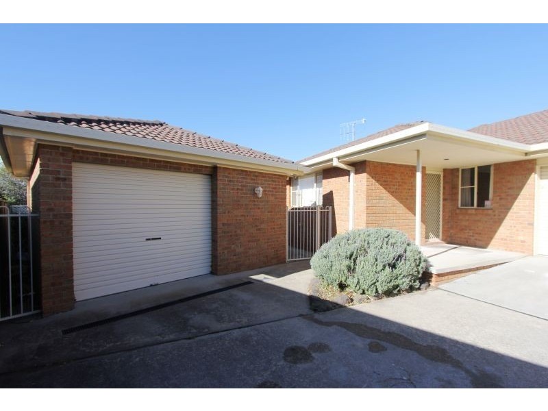2/33 Chantilly Court, Goulburn NSW 2580