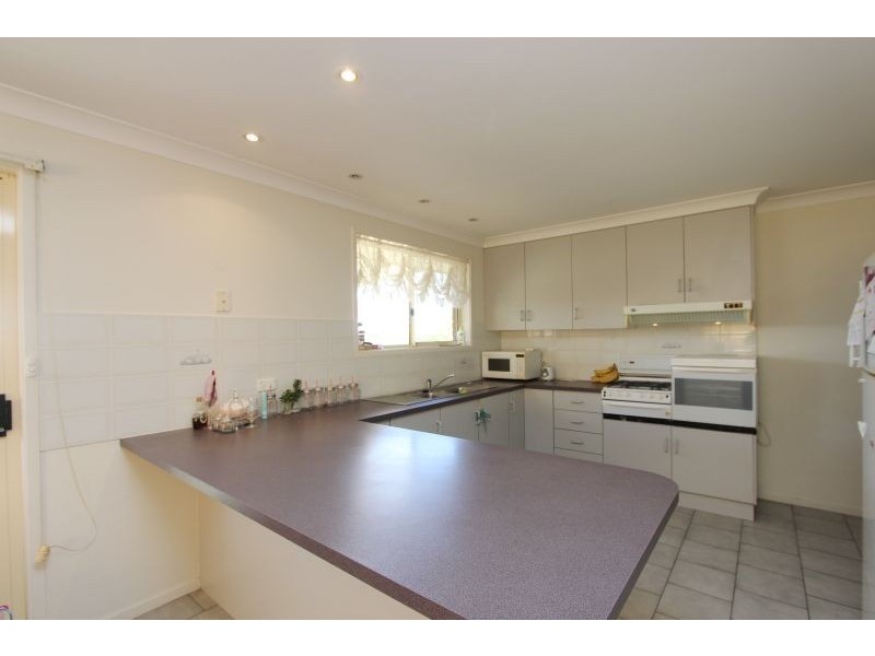 2/33 Chantilly Court, Goulburn NSW 2580