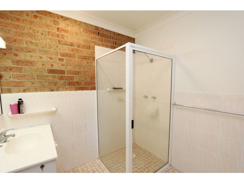 2/33 Chantilly Court, Goulburn NSW 2580