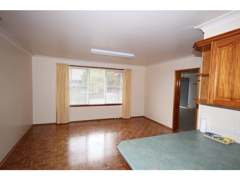 27 Hoddle Ave, Goulburn NSW 2580