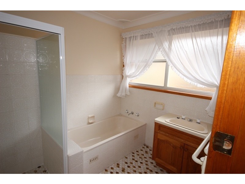 27 Hoddle Ave, Goulburn NSW 2580