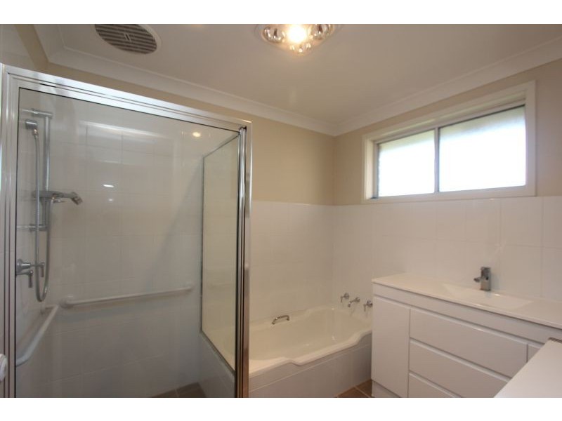 11 Llewellyn Avenue, Goulburn NSW 2580