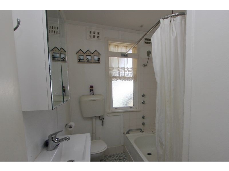 69 Robinson Street, Goulburn NSW 2580