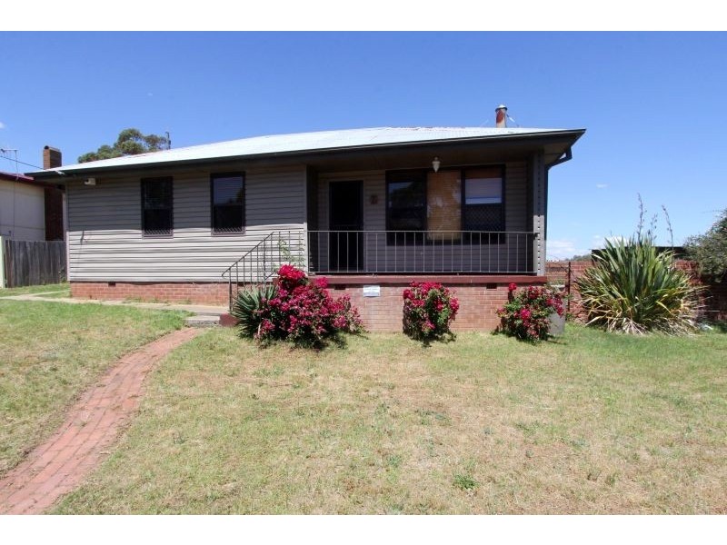 5 Davies Crescent, Goulburn NSW 2580