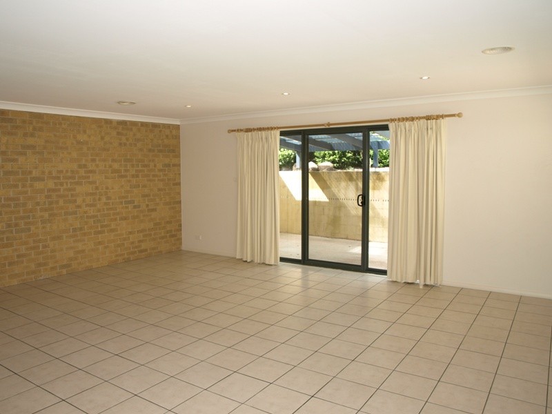 2/4 Moore Place, Goulburn NSW 2580