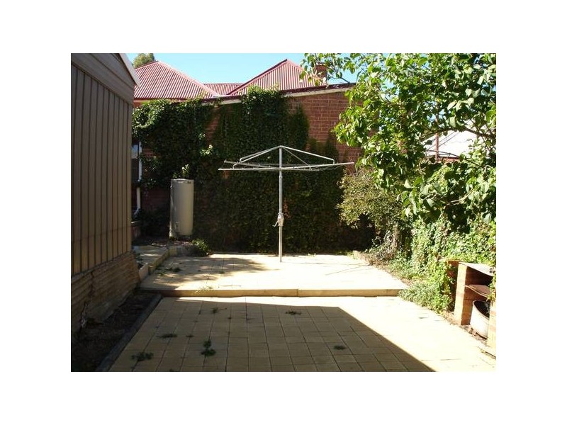 24 Victoria Parade, Goulburn NSW 2580