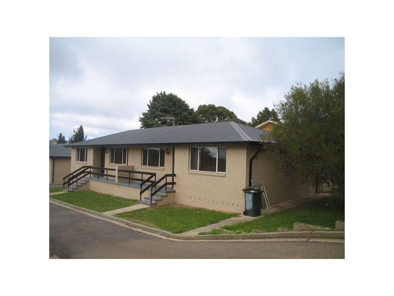 2/13a Cowper Street, Goulburn NSW 2580