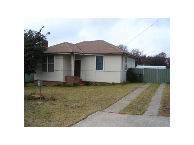 14 Darcy Crescent, Goulburn NSW 2580