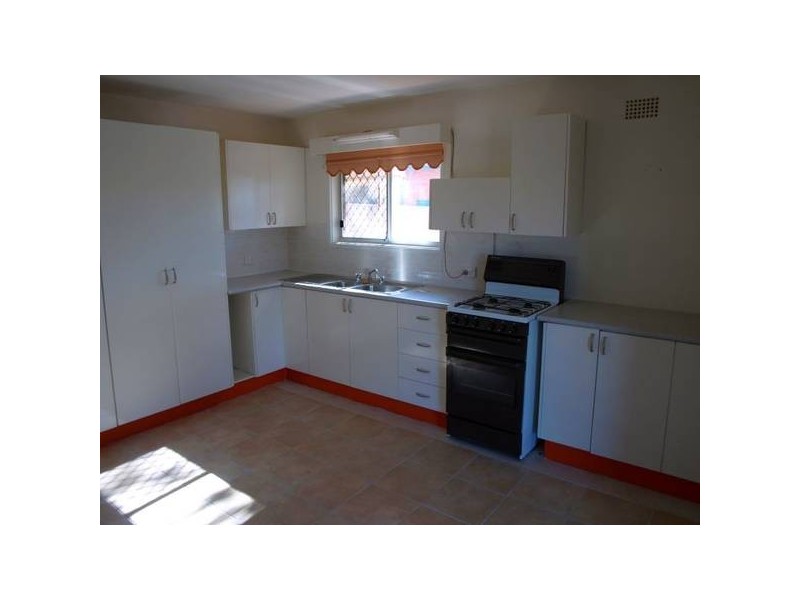 13 Ball Place, Goulburn NSW 2580