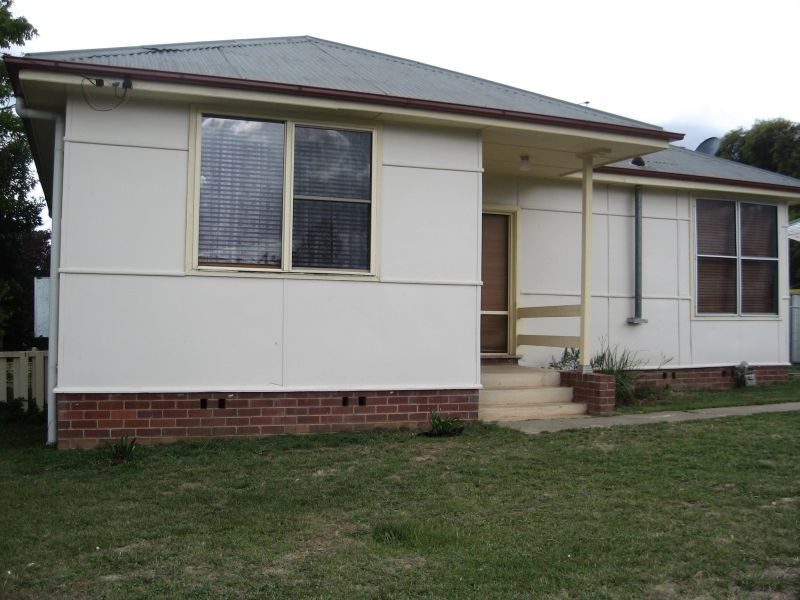 26 Darcy Crescent, Goulburn NSW 2580