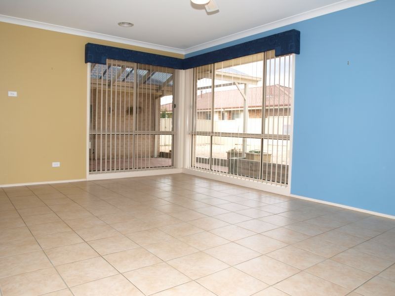 28 Crestwood Drive, Goulburn NSW 2580
