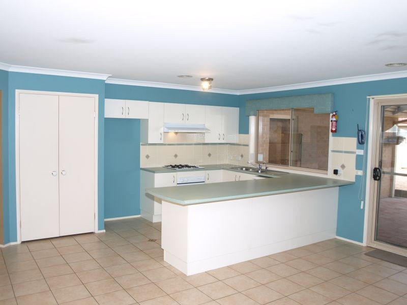 28 Crestwood Drive, Goulburn NSW 2580