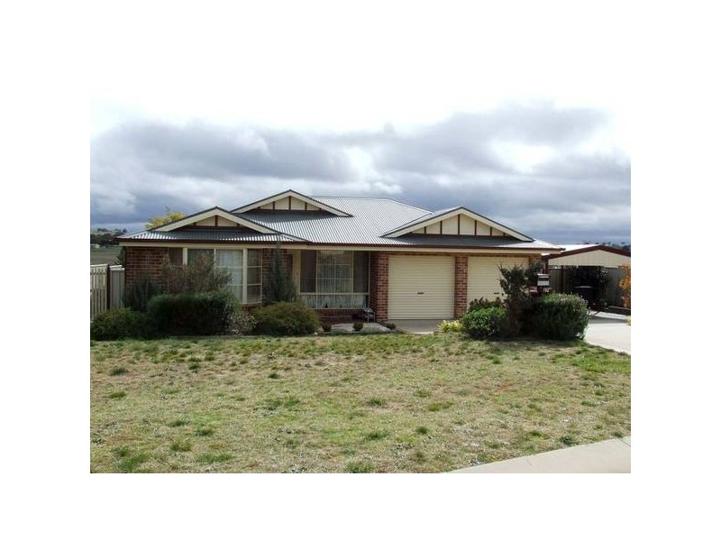 27 Crestwood Drive, Goulburn NSW 2580