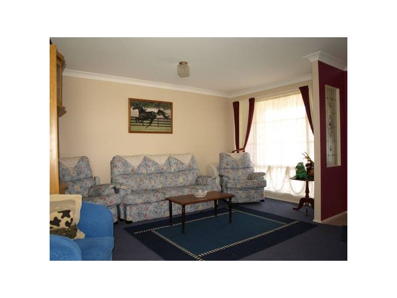 27 Crestwood Drive, Goulburn NSW 2580