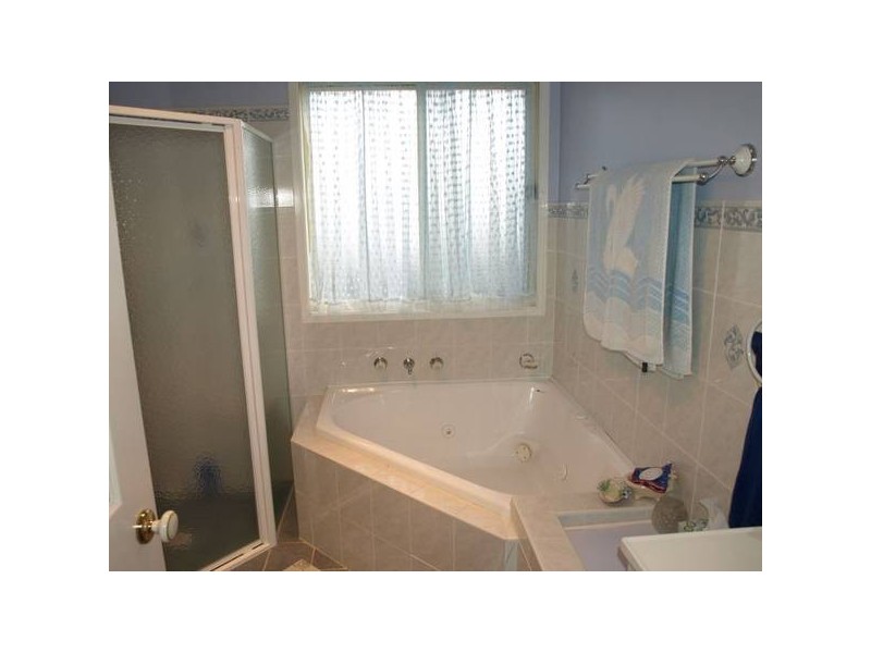 27 Crestwood Drive, Goulburn NSW 2580