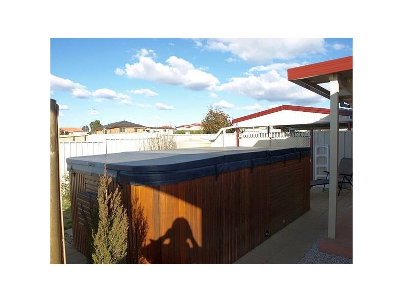 27 Crestwood Drive, Goulburn NSW 2580
