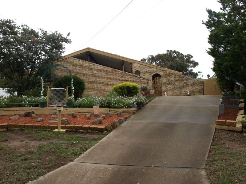 8 Dandarbong Crescent, Goulburn NSW 2580