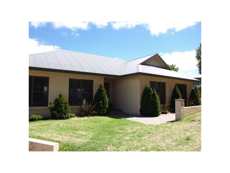 2 Barlow Place, Goulburn NSW 2580